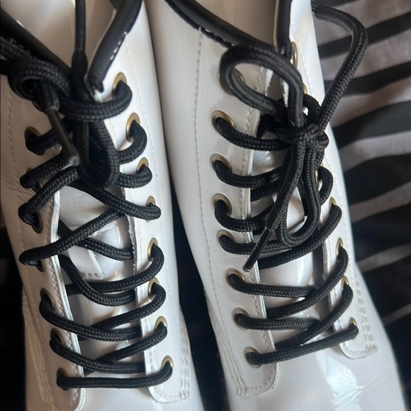Dr. Martens White Lace Up Boots‎ - Picture 11 of 15